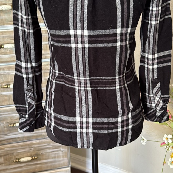 RAILS BLACK AND WHITE FLANNEL BUTTON DOWN - Picture 6 of 7